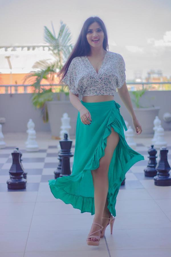 วินด์แฮม โกสตา เดล ซอล ปูกัยปา Hotel ปูคาลปา ภายนอก รูปภาพ A woman wearing a wrap skirt