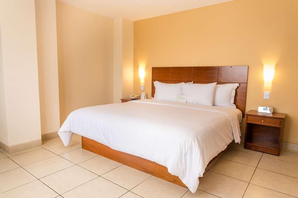 วินด์แฮม โกสตา เดล ซอล ปูกัยปา Hotel ปูคาลปา ห้อง รูปภาพ A bedroom at the hotel