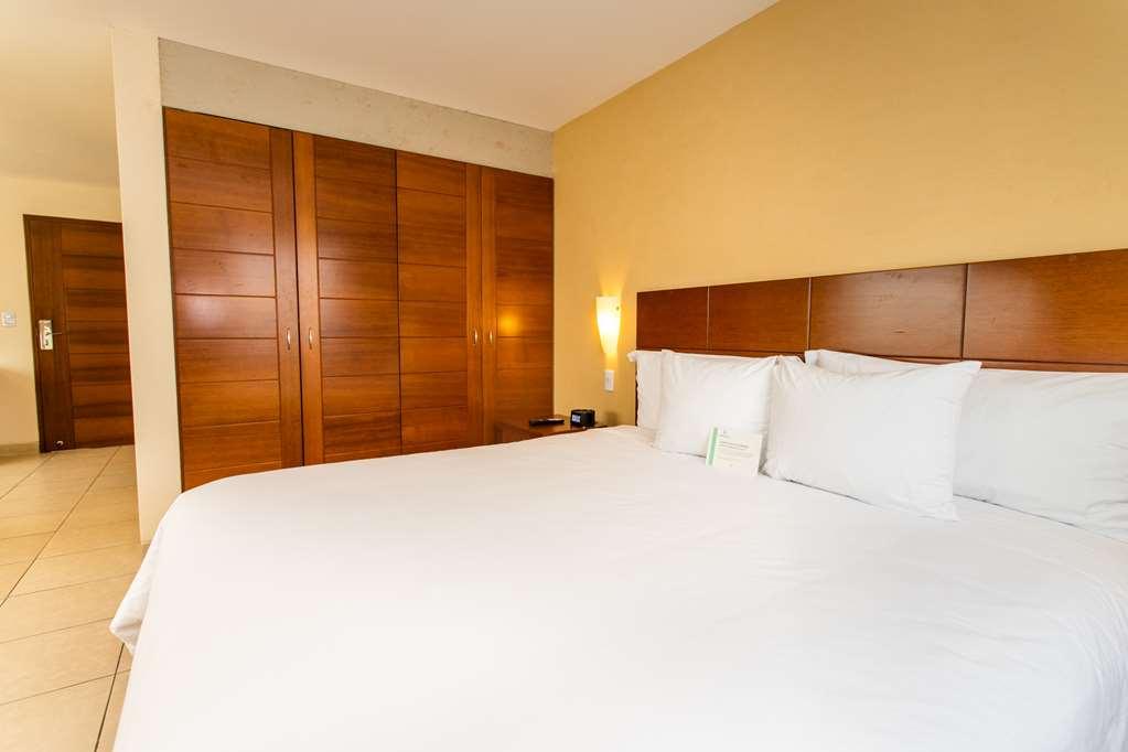 วินด์แฮม โกสตา เดล ซอล ปูกัยปา Hotel ปูคาลปา ห้อง รูปภาพ A bedroom at the hotel