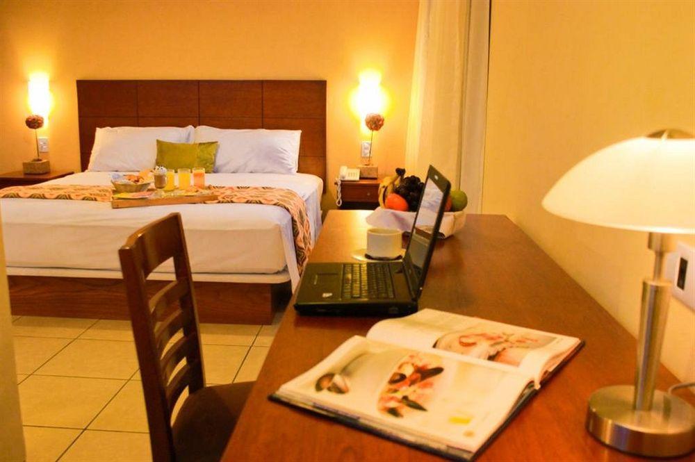 วินด์แฮม โกสตา เดล ซอล ปูกัยปา Hotel ปูคาลปา ภายนอก รูปภาพ A room at the hotel